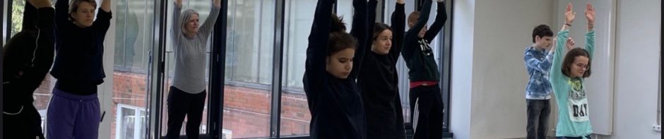 Veranstaltungsfoto. Blinde Frauen im Tanzworkshop